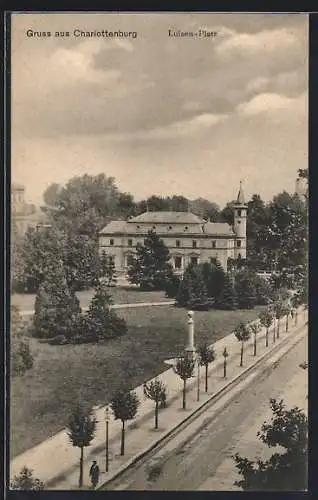 AK Charlottenburg, Strassenpartie am Luisen-Platz