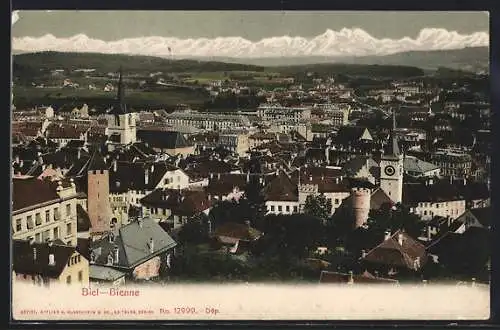 AK Biel, Ortsansicht mit Kirchen, Häuser und Landschaft aus der Vogelschau