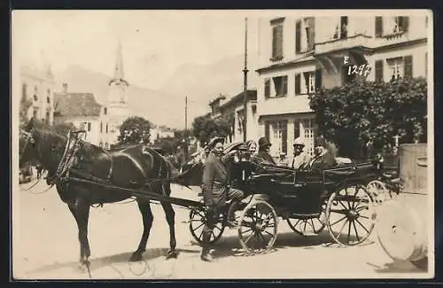 Foto-AK Bad Ragaz, Sommerfrischler in einer Kutsche