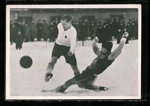 AK Fussballspiel zwischen Lufthansa Berlin gegen Hertha BSC im Winter 1940