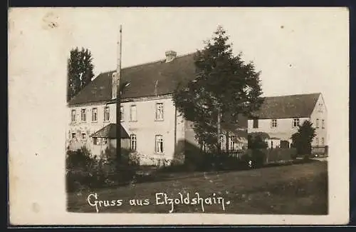 AK Etzoldshain / Bad Lausigk, Strassenpartie mit zwei zweistöckigen verputzten Häusern