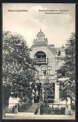 AK Berlin-Lichterfelde, Hotel-Restaurant Pavillon Chausseestrasse 111, Eingang mit Bäumen