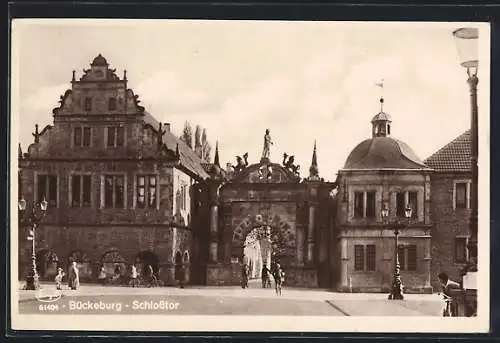 AK Bückeburg, Strassenpartie am Schlosstor