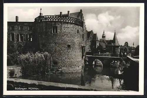 AK Büdingen / Hessen, Mühltor am Wasser mit Brücke