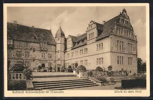 AK Schwöbber /Hameln, Blick in den Schlosshof