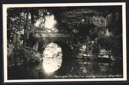 AK Meiningen /Thr., Partie im Englischen Garten