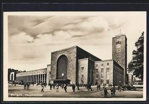 AK Stuttgart, Hauptbahnhof mit Passanten