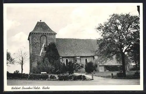 AK Lensahn /Holst., Kirche mit Bäumen