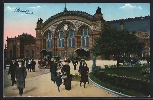 AK Bremen, Leute mit Gepäck vor dem Bahnhof, Auto