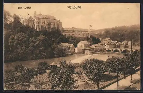 AK Weilburg a. d. Lahn, Blick über den Fluss auf das Schloss