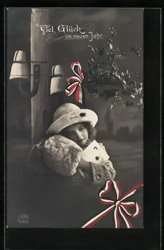 Foto-AK R & K / L Nr. 7110 /6: Mädchen im Wintermantel