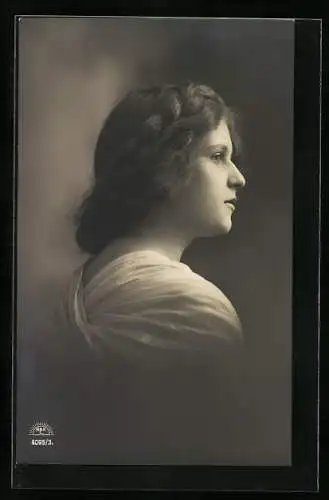 Foto-AK R & K / L Nr. 4095 /3: Junge Dame mit Hochsteckfrisur