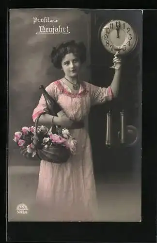 Foto-AK R & K / L Nr. 5012 /6: Junge Dame mit Champagner und Blumen