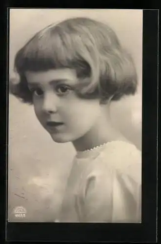 Foto-AK R & K / L Nr. 9053 /5: Mädchen im weissen Kleidchen