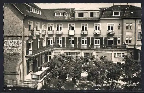 AK Baden bei Wien, Hotel Johannesbad, Hofansicht aus der Vogelschau