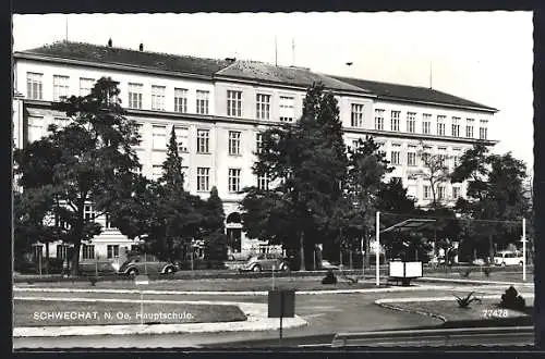 AK Schwechat /N. Oe., Hauptschule mit Strasse