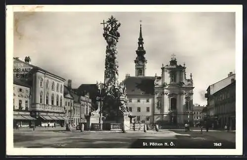 AK St. Pölten /N. Ö., Platzpartie mit Säulendenkmal