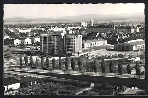 AK St. Pölten /N. Ö., Teilansicht mit Brücke, Hochhäusern und Flachbauten