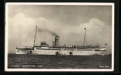 AK Helgoland, Passagierschiff Cobra liegt vor Anker