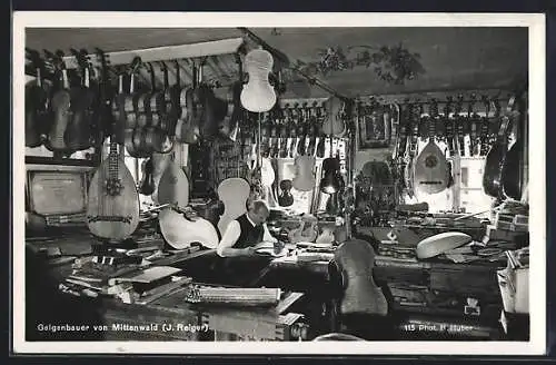 AK Mittenwald, Geigenbau-Werkstätte, Innenansicht, Handwerk