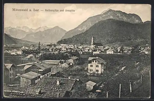 AK Mittenwald /Isar, Ortsansicht mit Reither- und Arnspitze