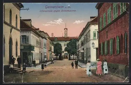 AK Germersheim, Lilienstrasse gegen Zollerkaserne mit Fussgängern