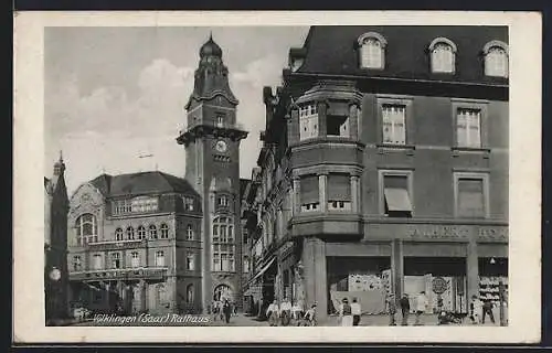 AK Völklingen / Saar, Passanten vor dem Rathaus