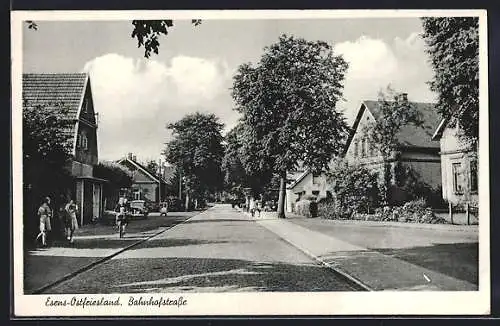 AK Esens i. Ostfriesland, Bahnhofstrasse mit Passanten