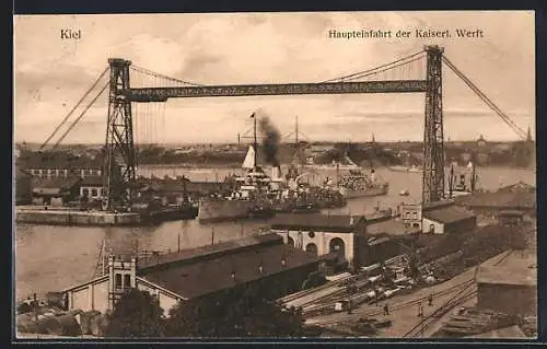AK Kiel Kriegsschiff im Hafen Einfahrt zur Kaiserlichen Werft