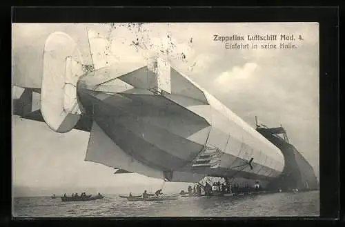 AK Zeppelin bei der Ausfahrt aus der Halle