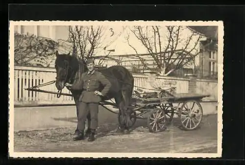 Foto-AK Soldat mit Pferdewagen