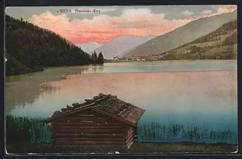 AK Davos, Davoser-See, Holzhütte am Ufer im Sonnenuntergang