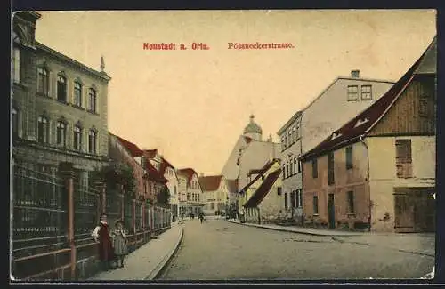 AK Neustadt a. Orla, Pössneckerstrasse mit Passanten
