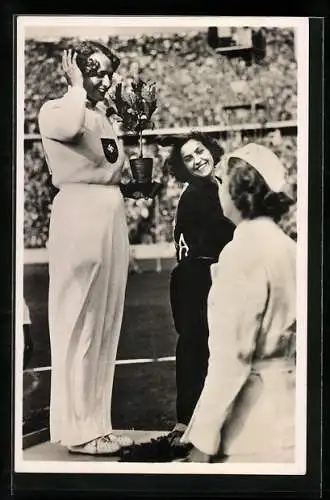 AK Berlin, Olympische Spiele 1936, Siegerin im Speerwurf Tilly Fleischer