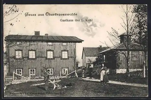 AK Oberfrauenwalde, Gasthaus des L. Kohl, Hund gibt Pfötchen