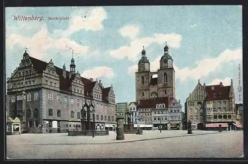 AK Wittenberg / Lutherstadt, Am Marktplatz, Litfasssäule