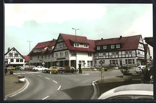 AK Waldeck am Edersee, Café heinrich Behle mit Strassenpartie und Autos