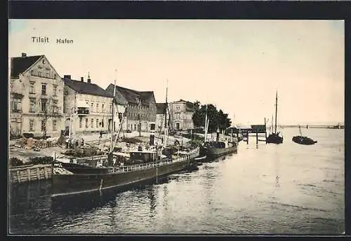 AK Tilsit, Hafenpartie mit Uferstrasse und Häusern