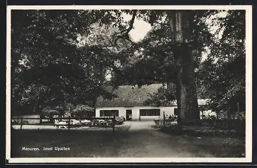 AK Insel Upalten /Masuren, Gasthaus mit Garten