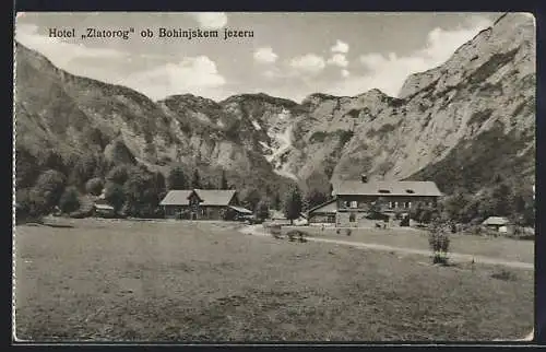 AK Bohinjsko Jezero, Hotel Zlatorog mit Bergpanorama und Strasse
