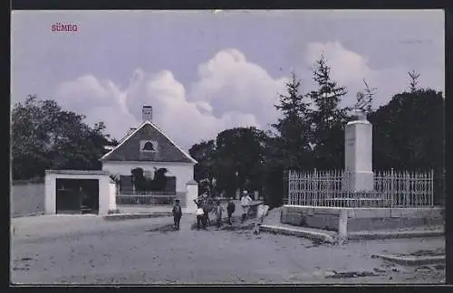 AK Sümeg, Ortspartie mit Denkmal