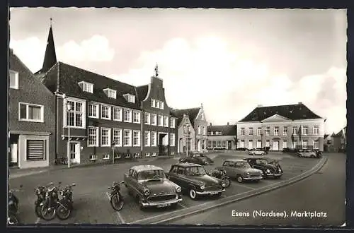 AK Esens /Nordsee, Marktplatz mit Autos, VW Käfer