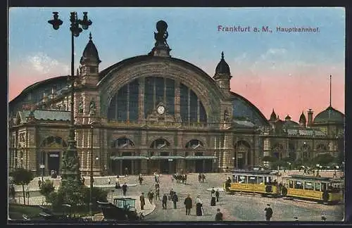 AK Frankfurt, Strassenbahn und Passanten vor dem Hauptbahnhof