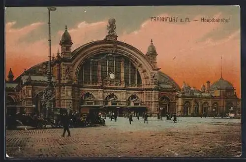 AK Frankfurt a. M., Der Bahnhof mit Autos und Passanten