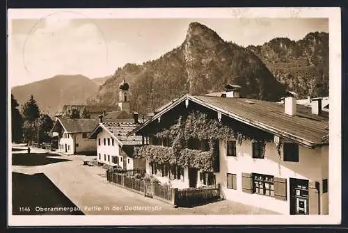 AK Oberammergau, Partie in der Dedlerstrasse mit Kirche