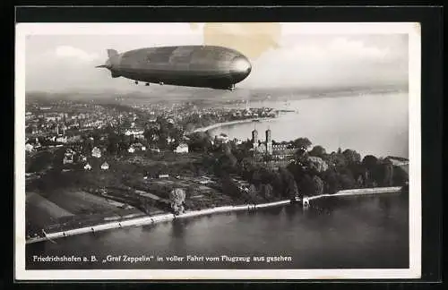 AK Friedrichshafen, Graf Zeppelin in voller Fahrt vom Flugzeug aus