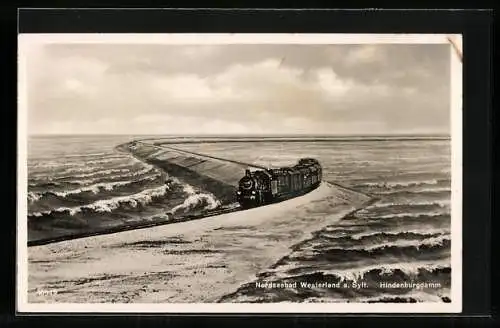 AK Westerland / Sylt, Eisenbahn auf dem Hindenburgdamm