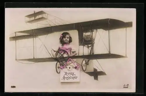 AK Mädchen in einem Flugzeug