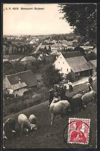 AK Boncourt, Ortsansicht von einer Anhöhe mit einer Herde Schafe und Hirten