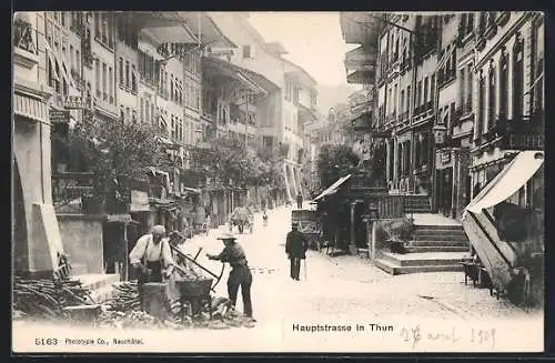 AK Thun, Hauptstrasse mit Holzhackern